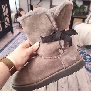 UGG Classic Knot Bow Short Boots in STORMY GREY Size Womens 8